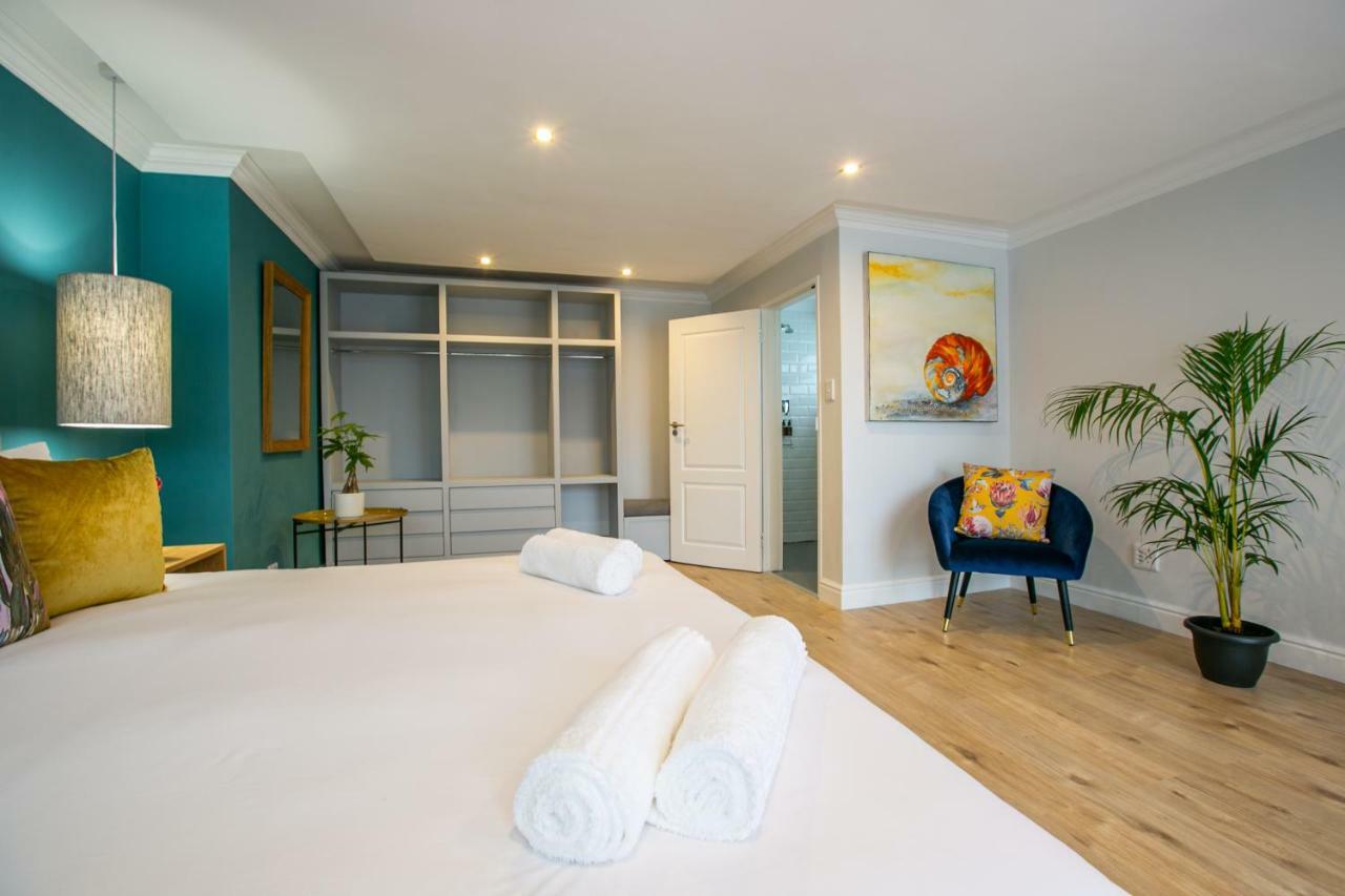 Hout & About Guest House 호우트베이 외부 사진